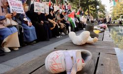 Trabzon'da kadınlar Filistin'e destek için oturma eylemine devam etti