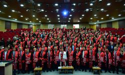 Kastamonu Üniversitesi’nde 356 öğretim üyesi cübbelerini giydi