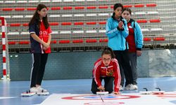 Özel sporcular Floor Curling'te yarıştı