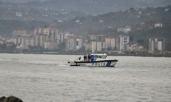 Trabzon'daki fırtınada dalgalara kapılan 2 lise öğrencisini arama çalışmalarına ara verildi