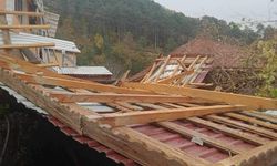 Kastamonu'da fırtına çıktı, çatılar uçtu, ağaçlar devrildi, köyler elektriksiz kaldı!
