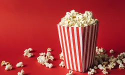 Rüyada patlamış mısır (popcorn) görmenin anlamı. Rüyada haşlanmış mısır görmek. Rüyada közlenmiş mısır görmek.