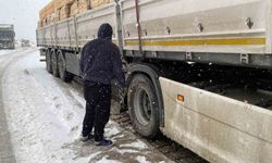 Kar Fırtınası Kastamonu'yu Vurdu: 430 Köy Yolu Kapandı, Ağır Tonajlı Araçlar Mahsur Kaldı!