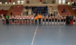 Amasya'da hokey sporcuları, şehit askerler için saygı duruşunda bulundu