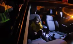 2 yaşındaki Aras, arabada kilitli kaldı!