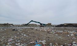 Kastamonu'yu fırtına vurdu: Fırtınanın vurduğu ilçede sahil çöple kapandı