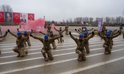 Komandolar, Kastamonu'da zeybek oynayarak mezun oldu!