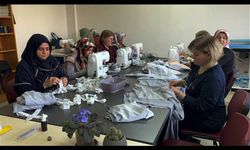 Şerife Bacı'nın torunları Filistinli kardeşlerimiz için giysi ve battaniye üretiyor