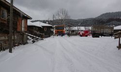 10 bin kilometre köy yolu ağına sahip Kastamonu'da ekiplerin karla mücadelesi