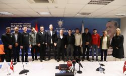 Samsun'da AK Parti'ye katılan 12 kişiye parti rozeti takıldı