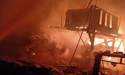 Kastamonu'da feci yangın: 2 katlı ahşap ev küle döndü!