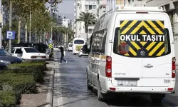 Öğrencilerle dolu servisi kaçırdı!