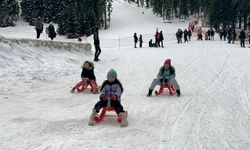 Tatilin son günü Ilgaz Dağı'ndaki Yurduntepe Kayak Merkezi'nde yoğunluk sürüyor