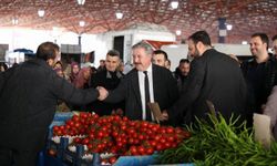 Başkan Palacıoğlu, Yıldırım Beyazıt Pazar Yerinde ilgiyle karşılandı