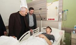 Büyükgöz’den hastalara moral ziyareti