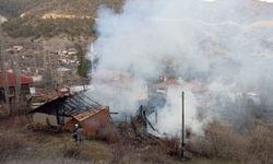 Kastamonu'da çıkan feci yangında bir ev ve 2 samanlık kül oldu!