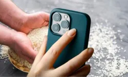 Telefonunuz suya mı düştü? Sakın pirince yatırmayın, yanlışmış!