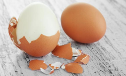 Yumurta kabuğu soymak, bu yöntem ile çok kolay!