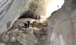 Kastamonu'da buz sarkıtlarının bulunduğu bu mağarada ders yaptılar!