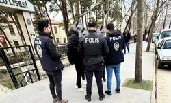 Kastamonu polisi, okul çevresindeki şüphelileri affetmiyor! 110 kişinin kimlik sorgusunu yaptı