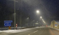 Kastamonu'da kar yağışı: Görüş mesafesi düşen sürücüler zorluk yaşadı!