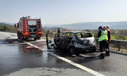 Anadolu Otoyolu'nda seyir halindeki otomobil yandı