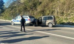 Kastamonu'nun ilçesinde polis otosuna ticari araç çarptı!