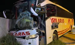 SON DAKİKA! Yolcu otobüsü kaza yaptı: 8 yaralı!