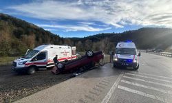 Kastamonu'da yağışlı hava kazaya neden oldu; Sürücü ve oğlu yaralandı
