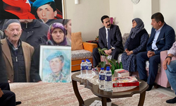 Taşköprü Kaymakamı Özen, Şehit Adem Akman’ın vefat eden babası Cemil Akman’ın ailesine taziye ziyaretinde bulundu
