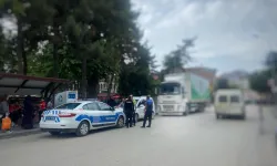 Taşköprü'de Trafiği Kitleyen Kamyon Sürücüsüne Ceza Kesildi