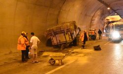 Kastamonu'nun sınır komşusunda facia! Traktör ile yolcu minibüsü çarpıştı! (video haber)