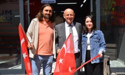 Terme'de "19 Mayıs" dolayısıyla vatandaşlara Türk bayrakları dağıtıldı