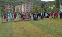 Zonguldak'ta futbolcular, "Engelliler Haftası" pankartıyla sahaya çıktı