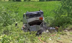 Tüp yüklü kamyonet ile hafif ticari araç çarpıştı: 5 yaralı!