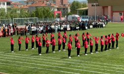 Taşköprü'de sıcağa dayanamadı! 19 mayıs kutlamalarında öğrenci bayıldı!