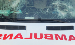 Ambulansa kürekle saldırdı: Hamile sağlıkçı yaralandı!