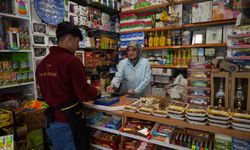 Kastamonulu mahalle bakkalı, 65 yıldır süpermarketlere direniyor (video haber)