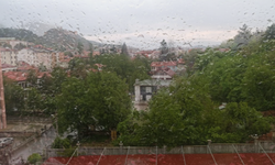 Kastamonu'ya dolu yağdı: Sağanak yağış şehri etkisi altına aldı!