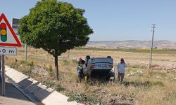 Amasya'da devrilen otomobilin sürücüsü yaralandı