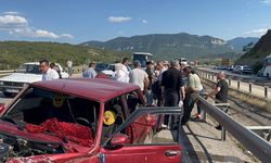 Karabük'te bariyere çarpan otomobildeki 4 kişi yaralandı