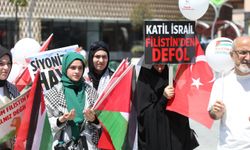 Rize'de öğretmen ve öğrenciler "sessiz yürüyüş"le İsrail'i protesto etti
