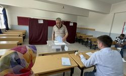 Seçimin yenilendiği Düzce, Karabük ve Zonguldak'taki bazı mahallelerde oy kullanılıyor