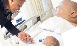 Bakan Yerlikaya'dan Aygözel bebeğe hastane ziyareti