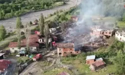 Kastamonu'da 12 evin yandığı köy böyle görüntülendi