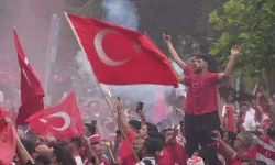 Türk taraftarlar Dortmund'u salladı: Almanya kırmızı-beyaza büründü!