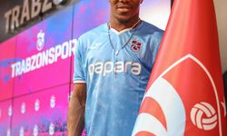 Trabzonspor, yeni transfer Nwakaeme için imza töreni düzenledi