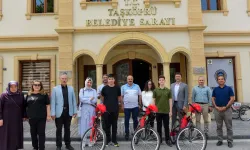 Başkan Arslan’dan LGS’de İlk Üçe Giren Öğrencilere Bisiklet Hediye Etti