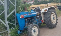 Taşköprü'de traktör kazası: Elektrik direğine çarptı!