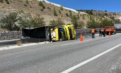 Kastamonu yolunda kömür yüklü tır devrildi: Yol trafiğe kapandı! (Görüntülü Haber)